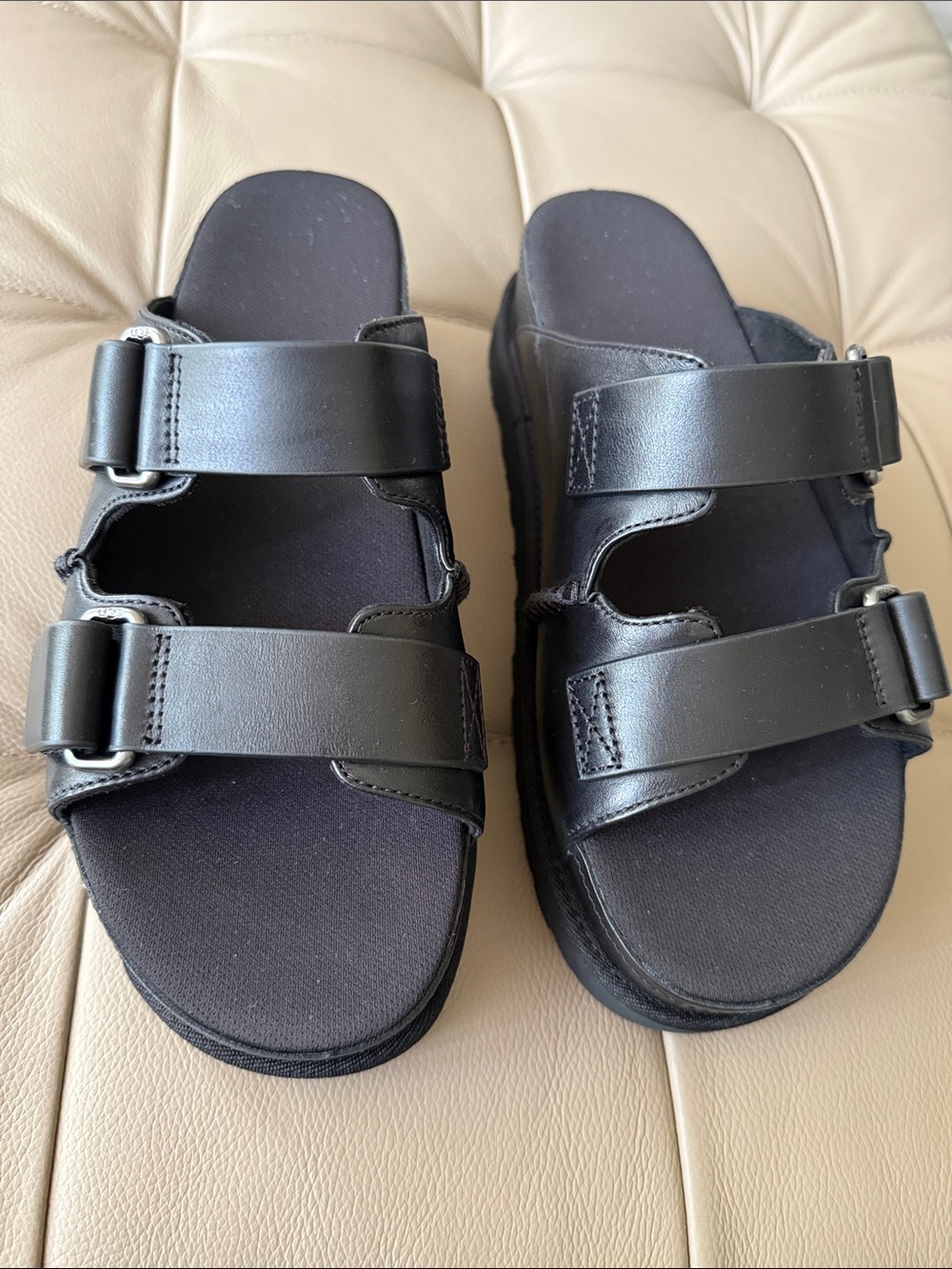 NWT UGG Women’s Black Leather Dual-Strap Slide Mule size 9,5